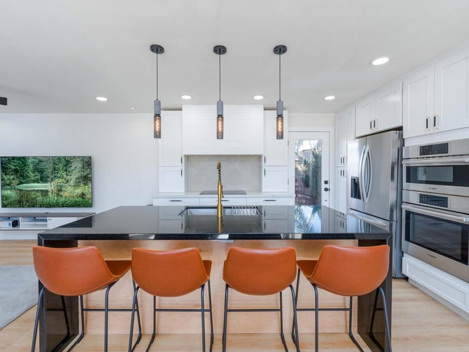 Steam and Rainfall showers Villa in El Centro