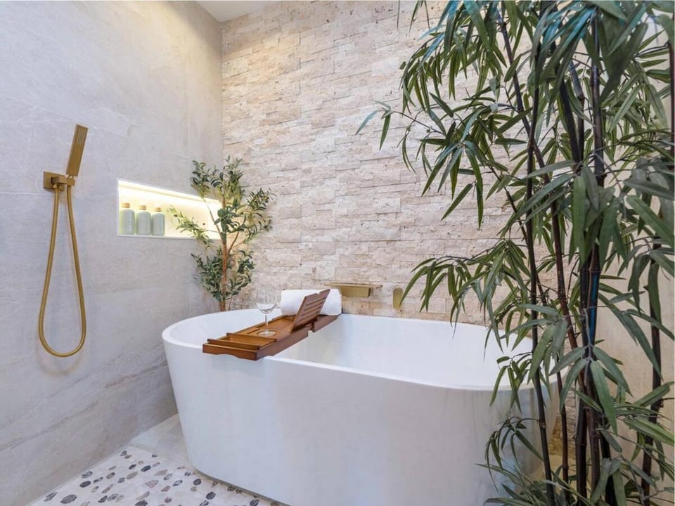 Steam and Rainfall showers Villa in El Centro