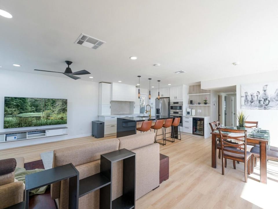 Steam and Rainfall showers Villa in El Centro