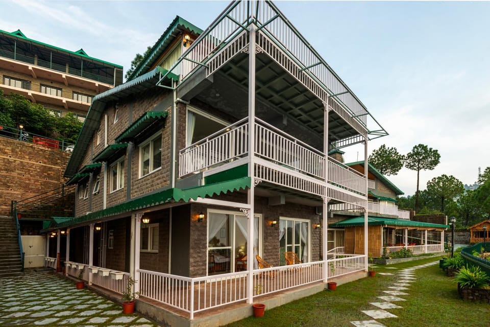 ELIVAAS Ivory Ridge 9 BHK Cliffside Villa with Picturesque View Villa in Himachal Pradesh