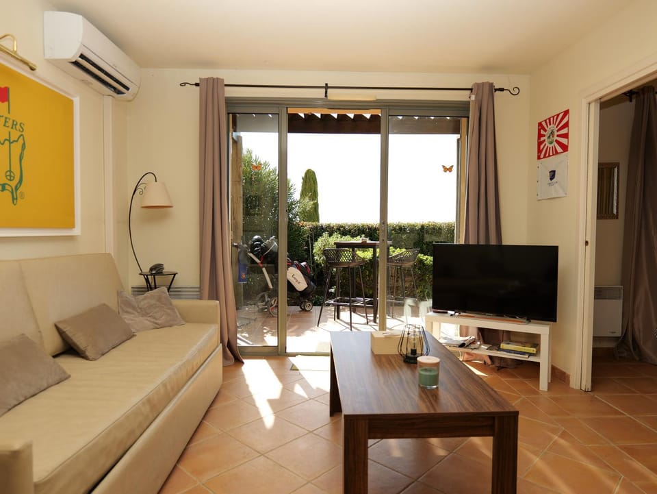 Appartement au coeur du Golf de Saumane Apartment in L'Isle-sur-la-Sorgue
