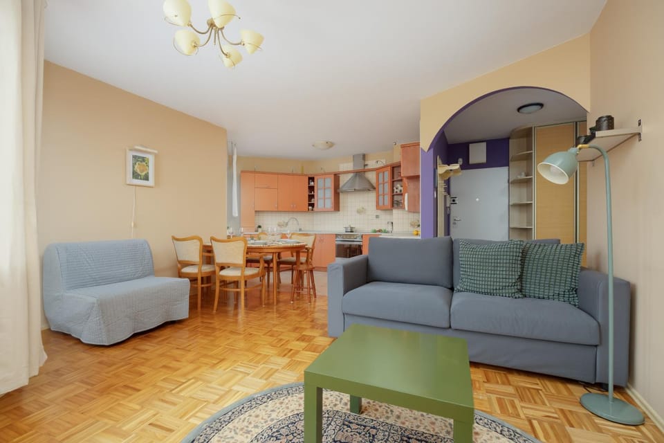 Kitchen or kitchenette, Living room, Seating area, Dining area