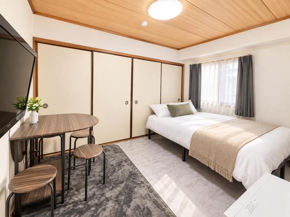 Bed, TV and multimedia, Living room, Photo of the whole room, Dining area, Bedroom