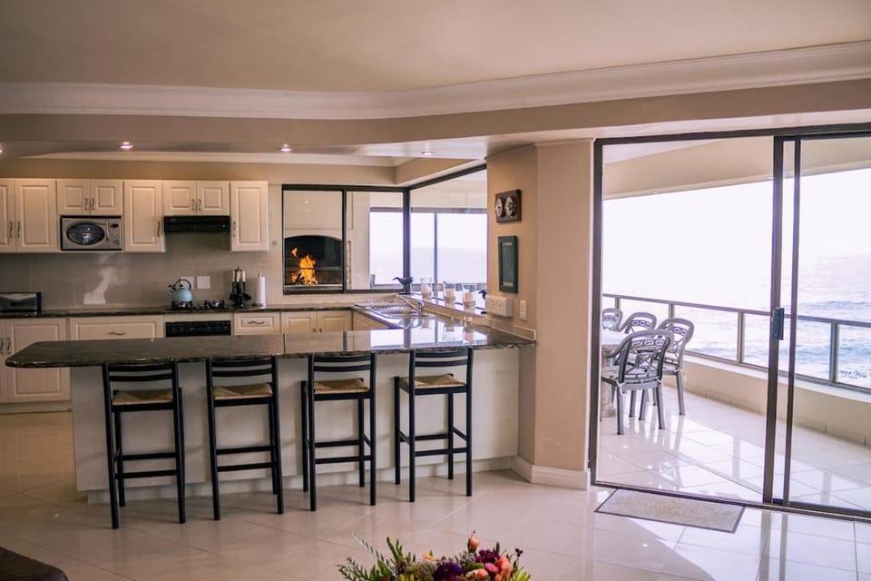 View (from property/room), Balcony/Terrace, Kitchen or kitchenette, Dining area