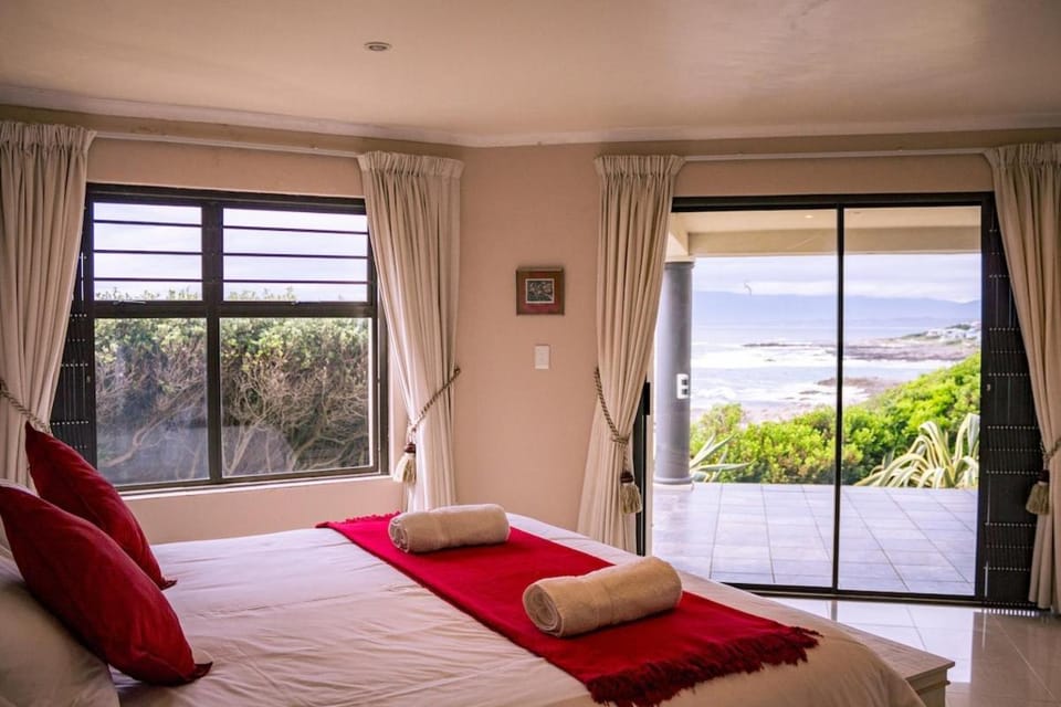 Bed, Natural landscape, View (from property/room), Balcony/Terrace, Bedroom, Mountain view, Sea view