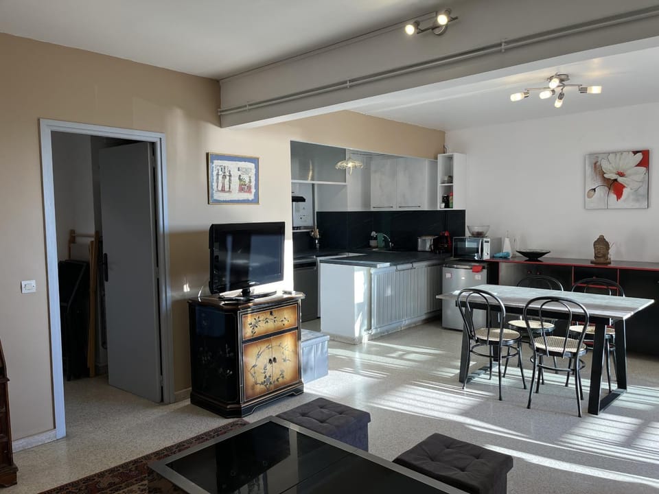 Communal lounge/ TV room, Living room