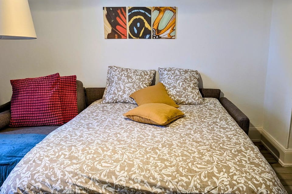 Bed, Living room