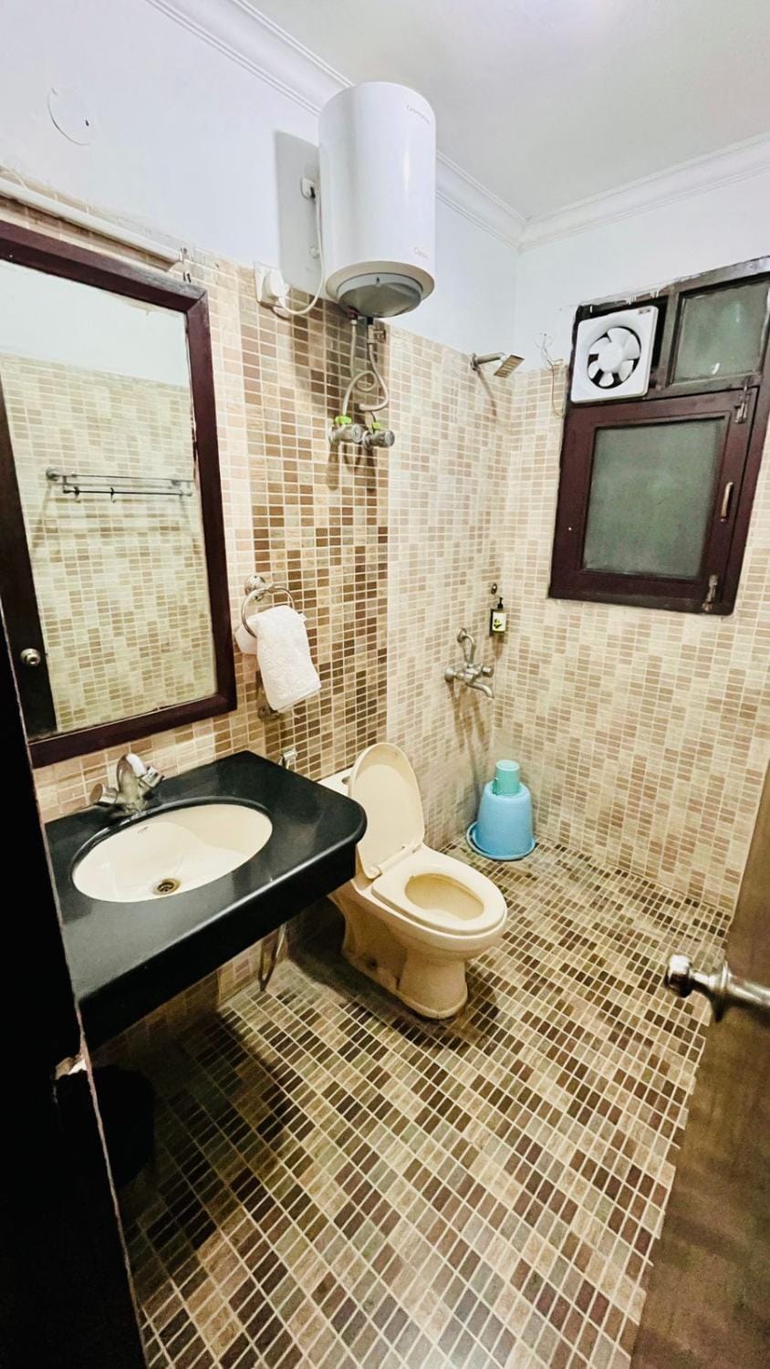 Tipsyy Inn 006 Bed and Breakfast in Gurugram