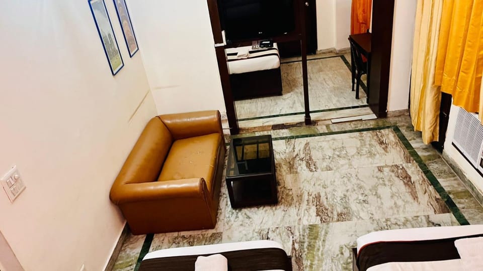 Tipsyy Inn 006 Bed and Breakfast in Gurugram
