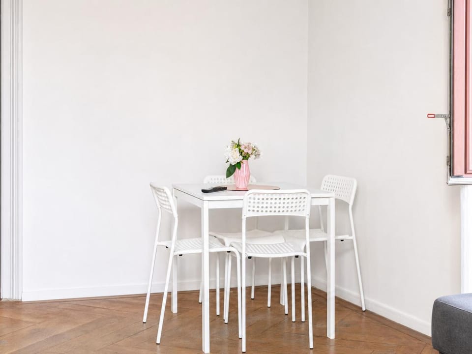 Seating area, Dining area