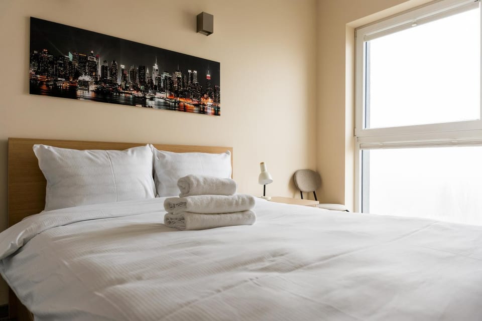 Bed, Photo of the whole room, Bedroom, towels