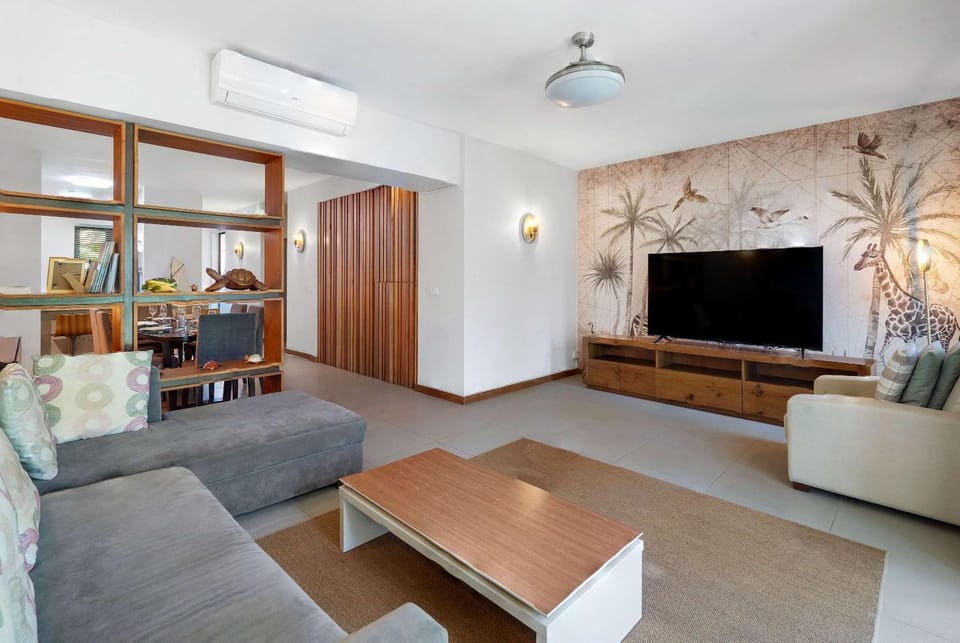 Mira Bay - Prime Seaside Triplex & Beach Access Apartment in Rivière du Rempart District, Mauritius