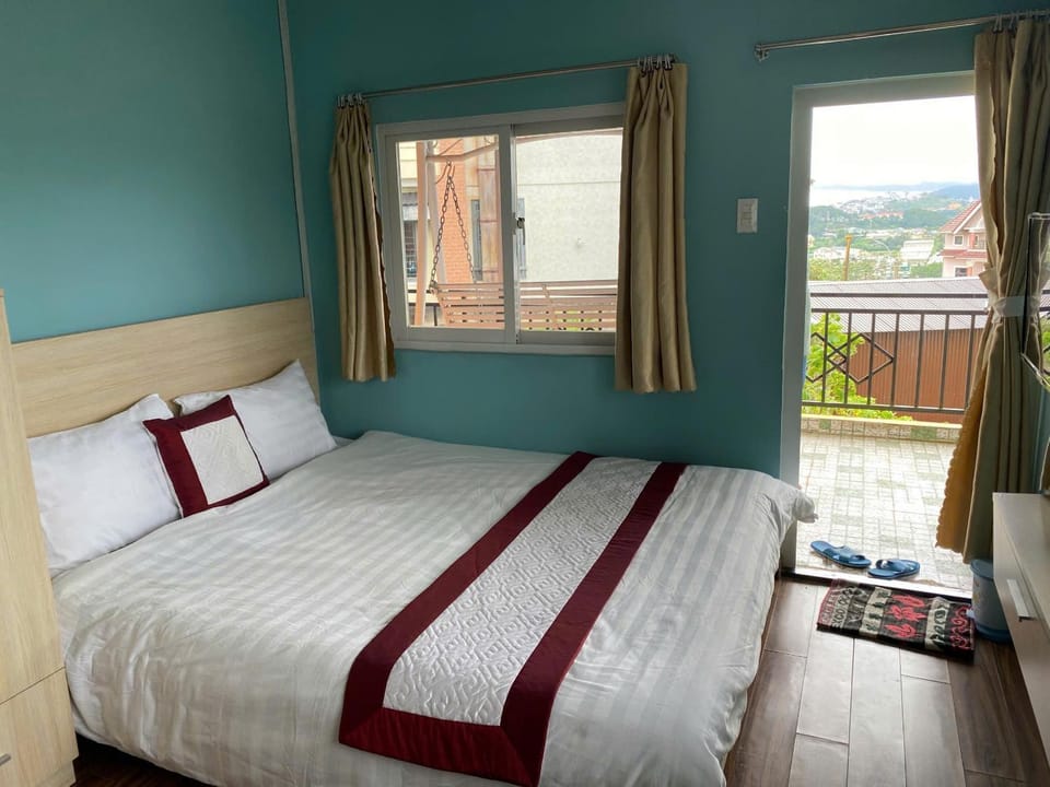 Bed, View (from property/room), Balcony/Terrace
