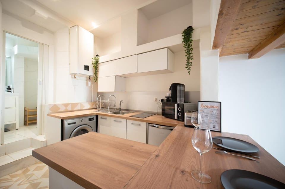 Appartement tout equipé 4 couchages à 600m de la Plage des Catalans Apartment in Marseille