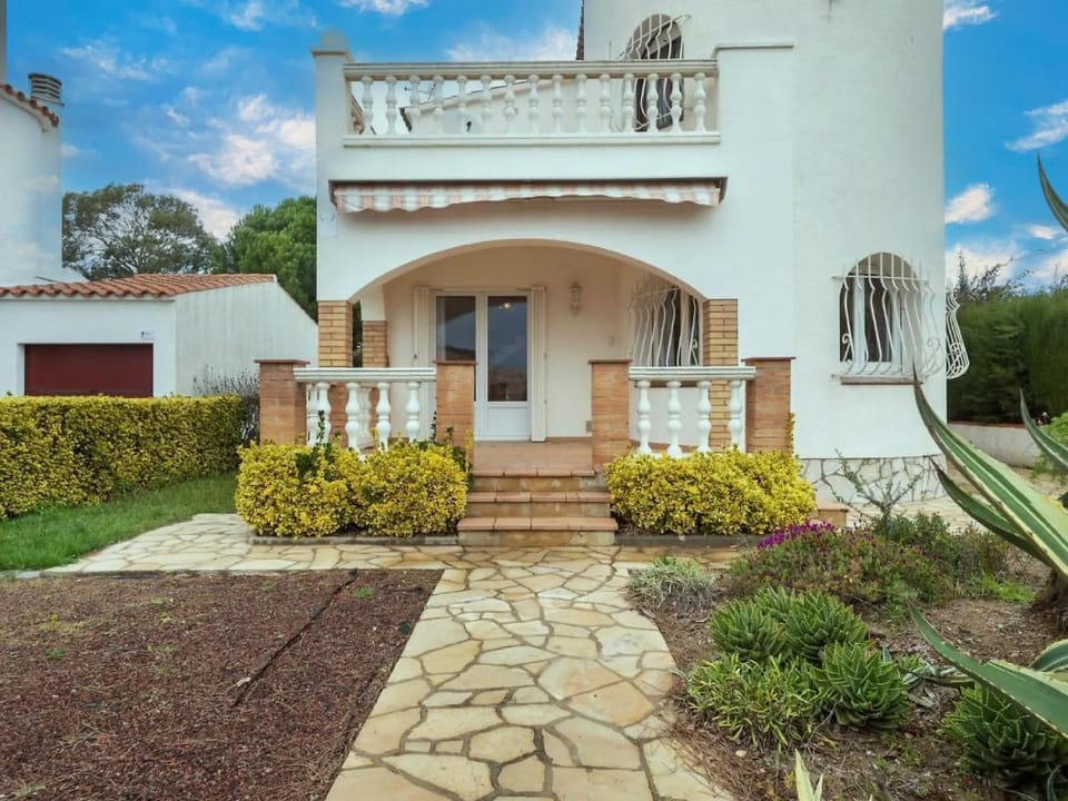 Property building, Facade/entrance, Off site