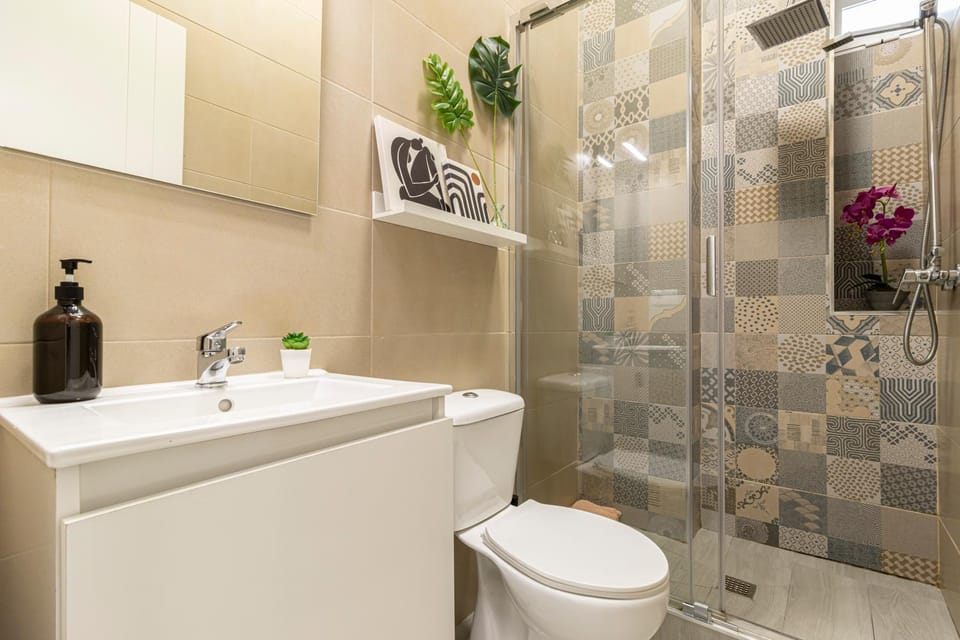 Shower, Toilet, Bathroom