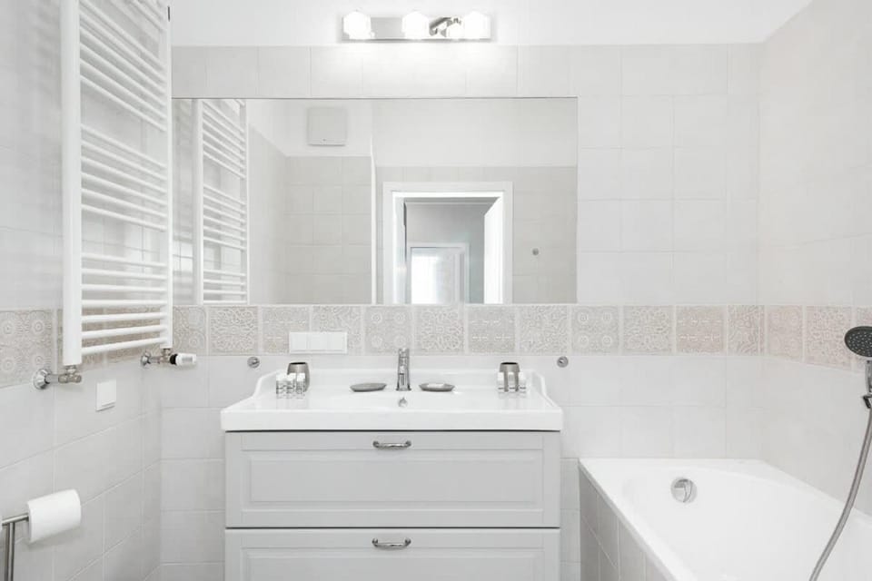 Bathroom, Bath