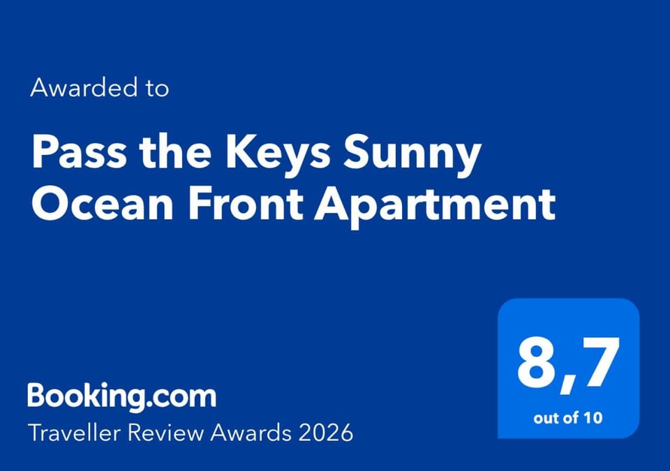 Pass the Keys Sunny Ocean Front Apartment Apartment in Benalmadena
