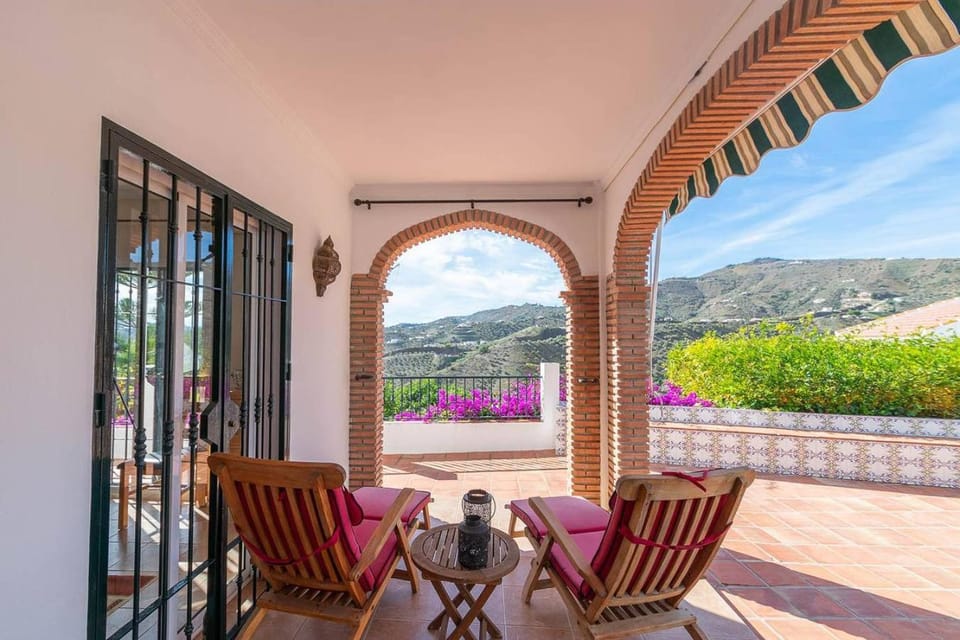 Patio, View (from property/room), Balcony/Terrace, Seating area, Mountain view
