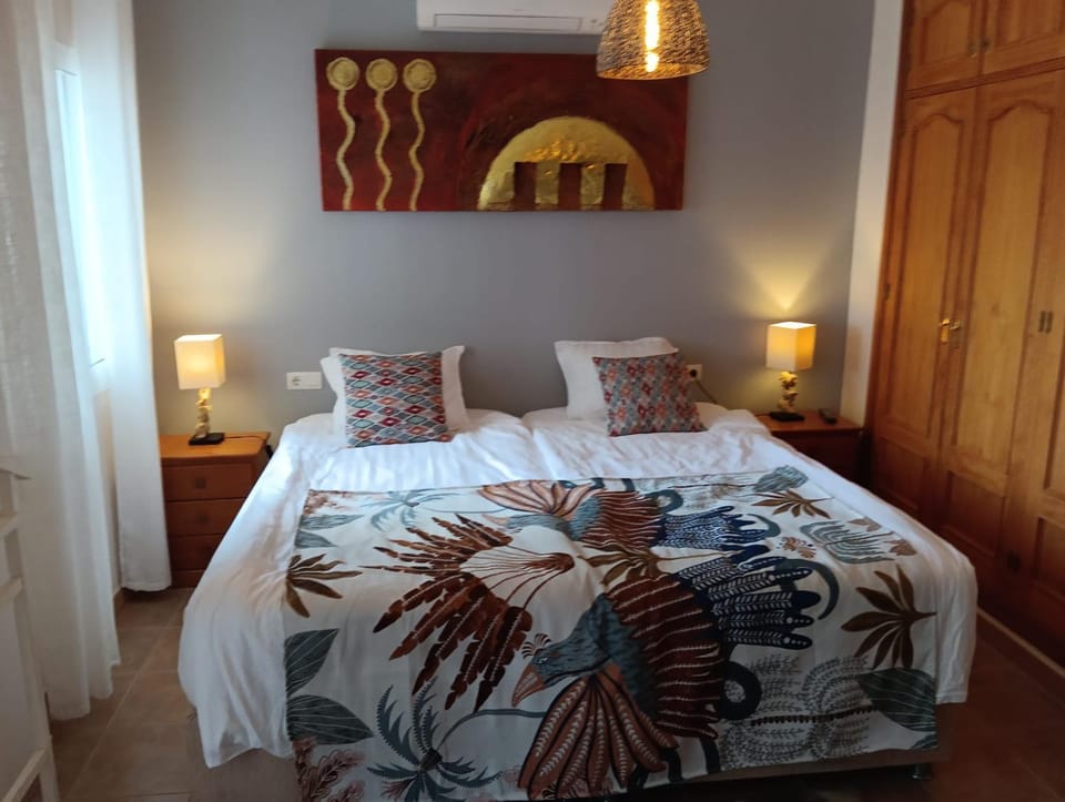 Bedroom, air conditioner
