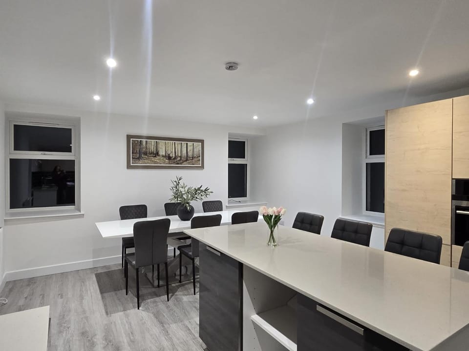 Dining area, kitchen