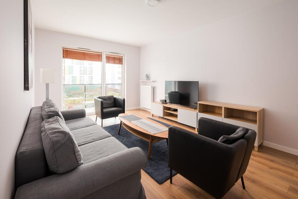 Communal lounge/ TV room, TV and multimedia, Living room, Seating area, Evening entertainment