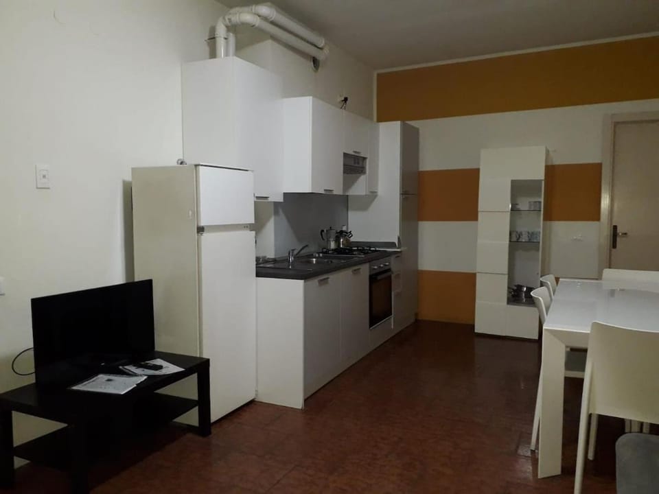 TV and multimedia, Kitchen or kitchenette, Dining area, minibar, oven, pet friendly, stove