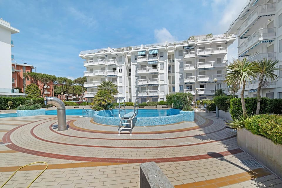 Property building, Swimming pool