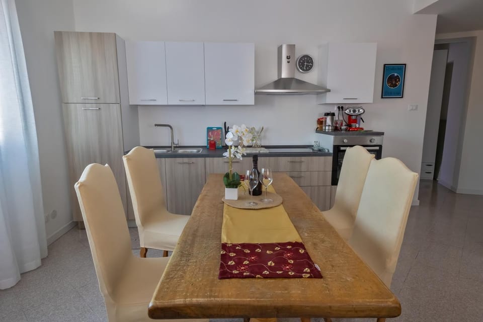 Living room, Other, Breakfast, Lunch, oven, kitchen