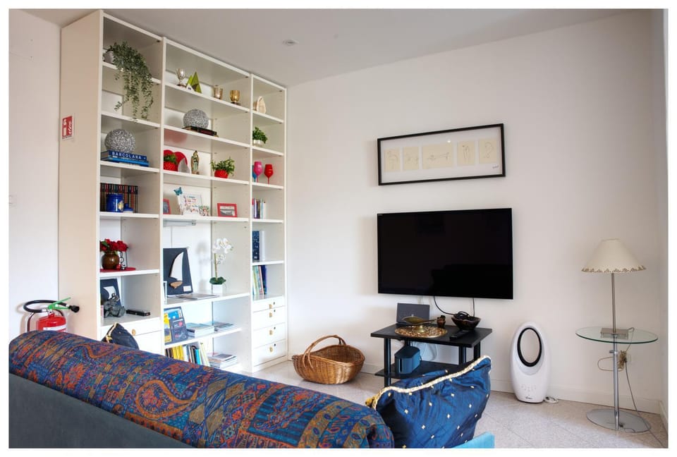 Communal lounge/ TV room, TV and multimedia, Living room, Seating area, Evening entertainment