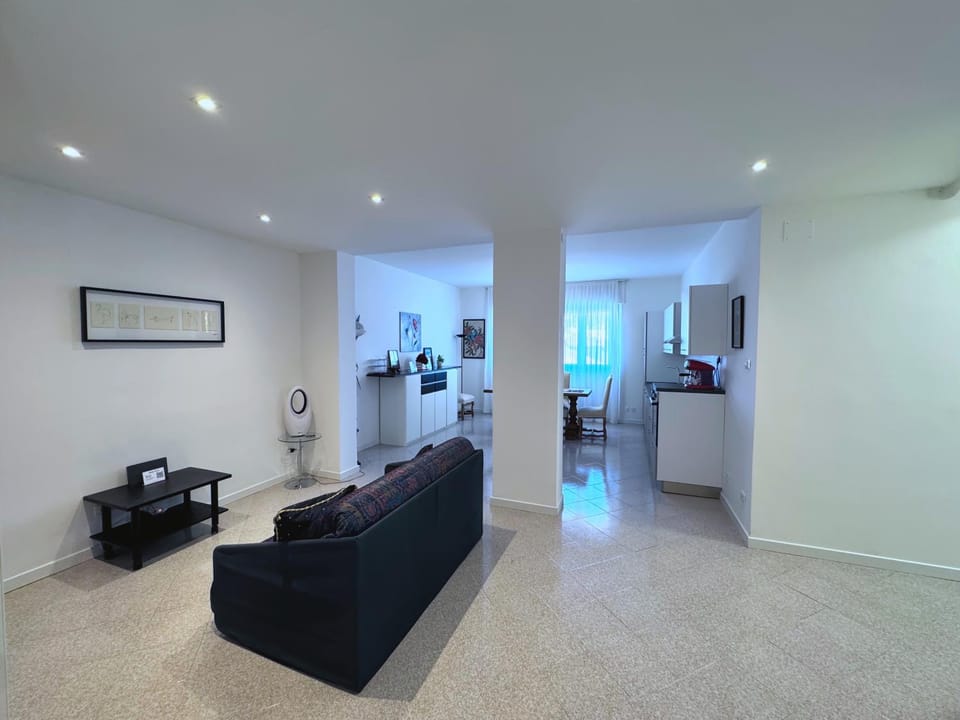 TV and multimedia, Living room, Photo of the whole room, Seating area