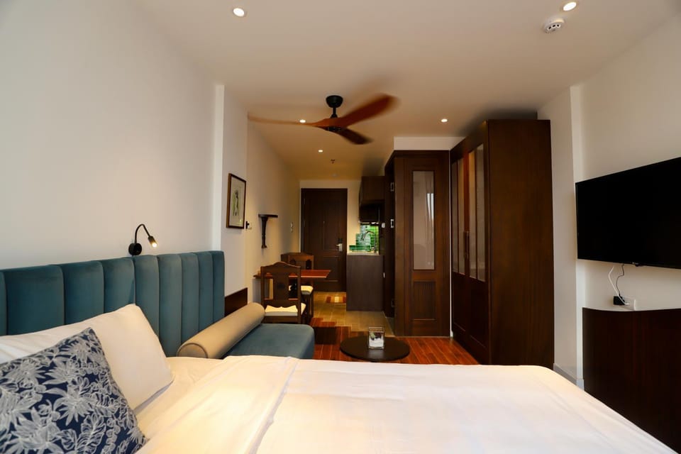Bed, TV and multimedia, Photo of the whole room
