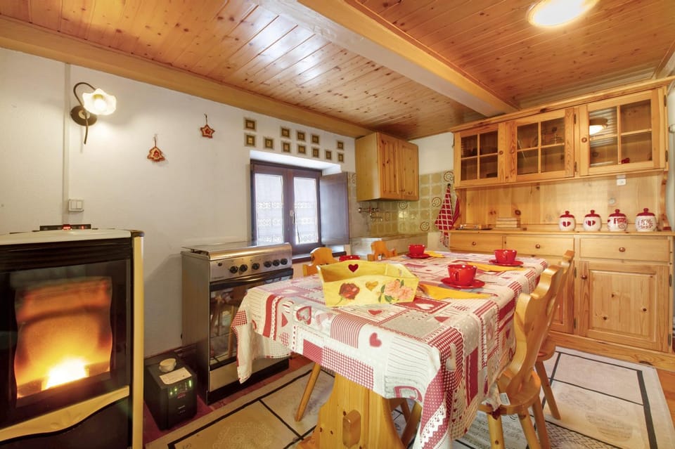 Property building, Kitchen or kitchenette, Living room