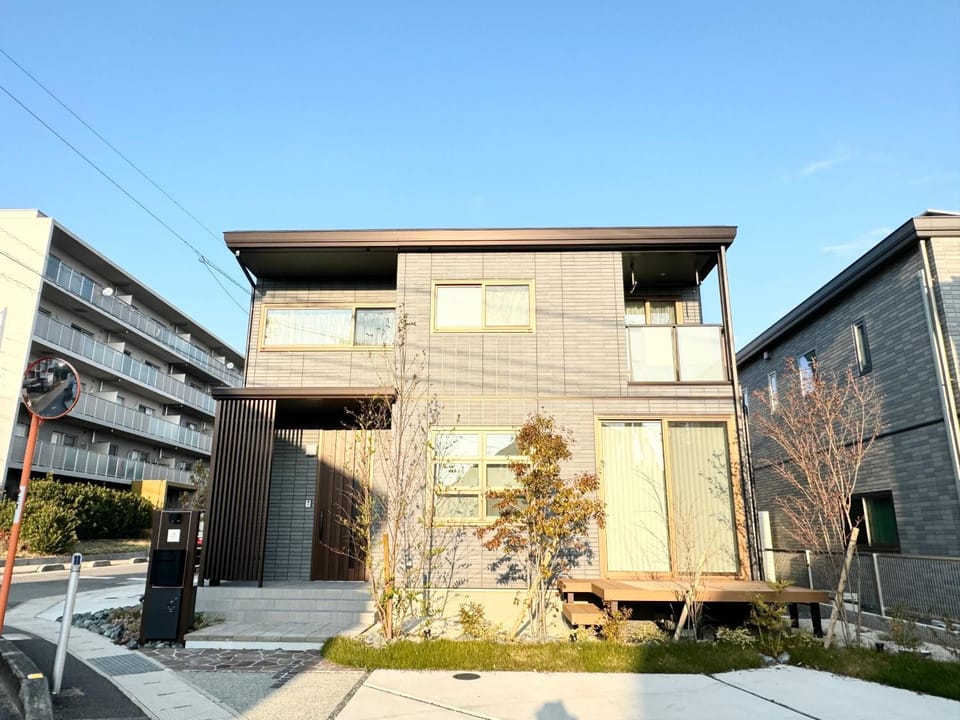 Property building, Day