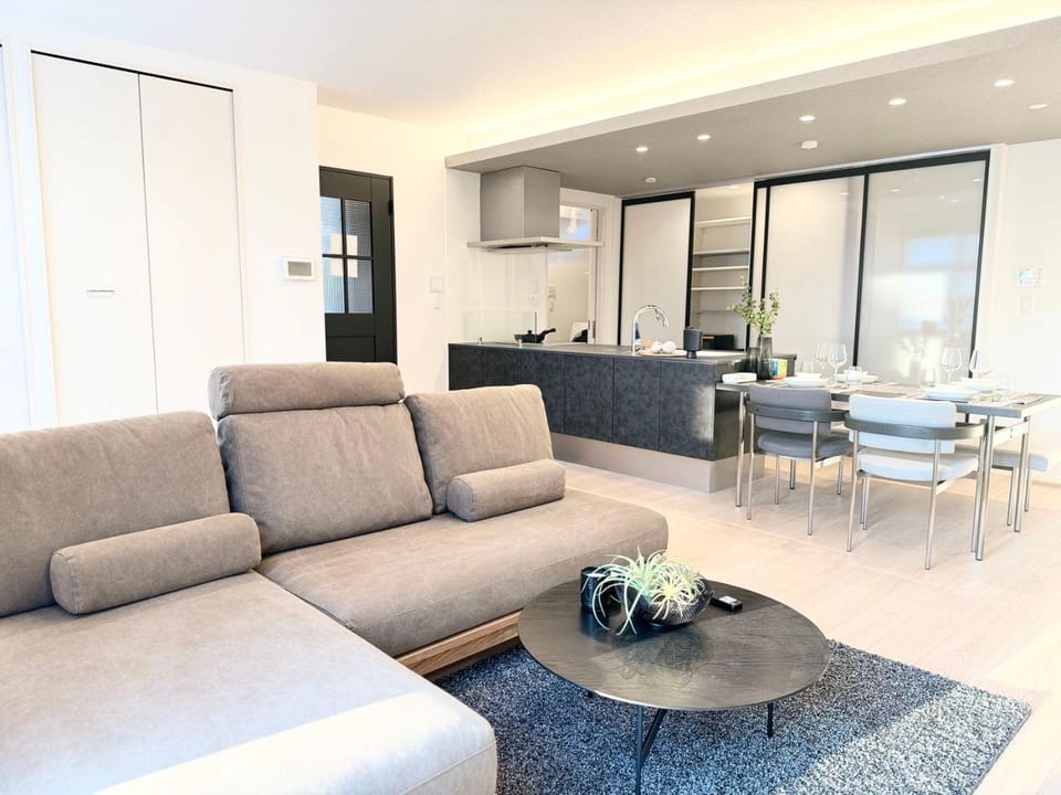 Kitchen or kitchenette, Seating area, Dining area
