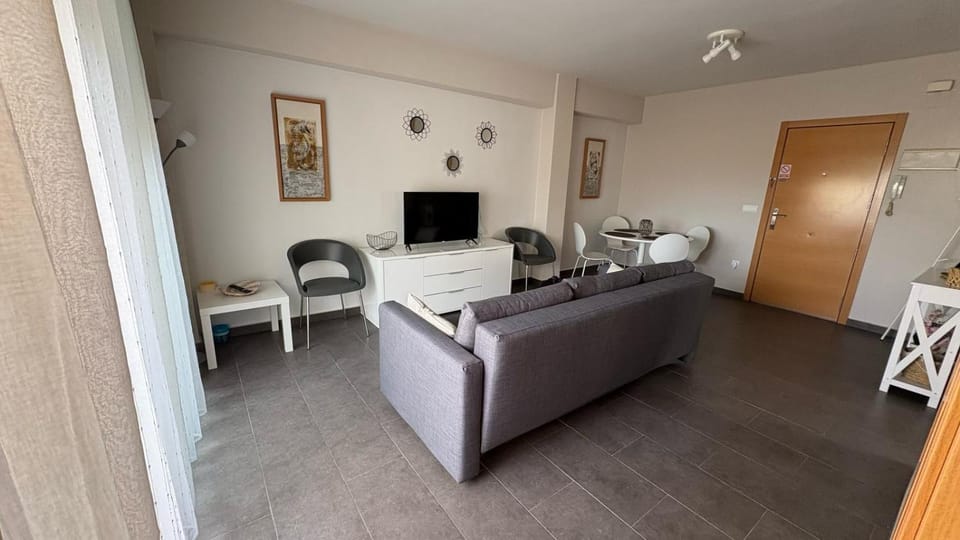 Bed, TV and multimedia, Seating area, Dining area