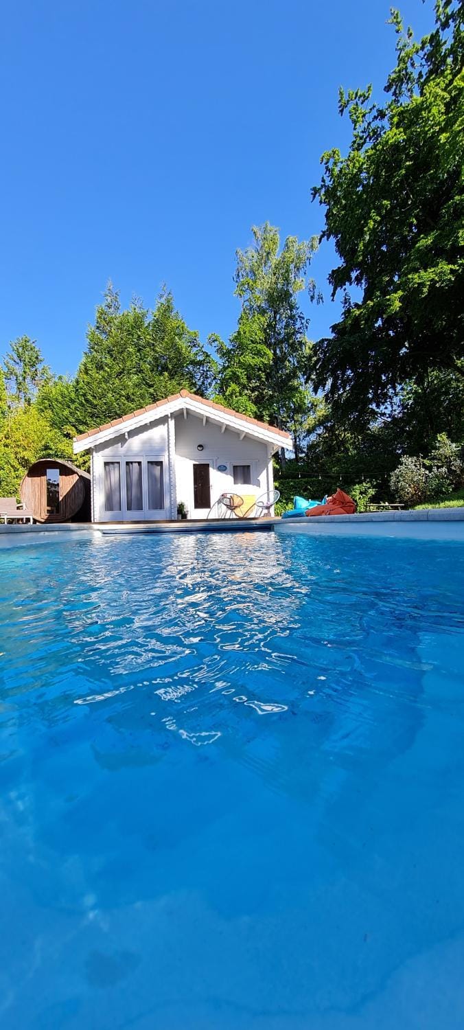 Property building, Swimming pool, Swimming pool