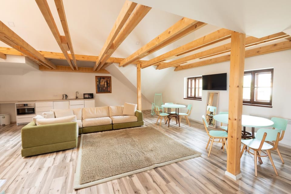 TV and multimedia, Kitchen or kitchenette, Living room