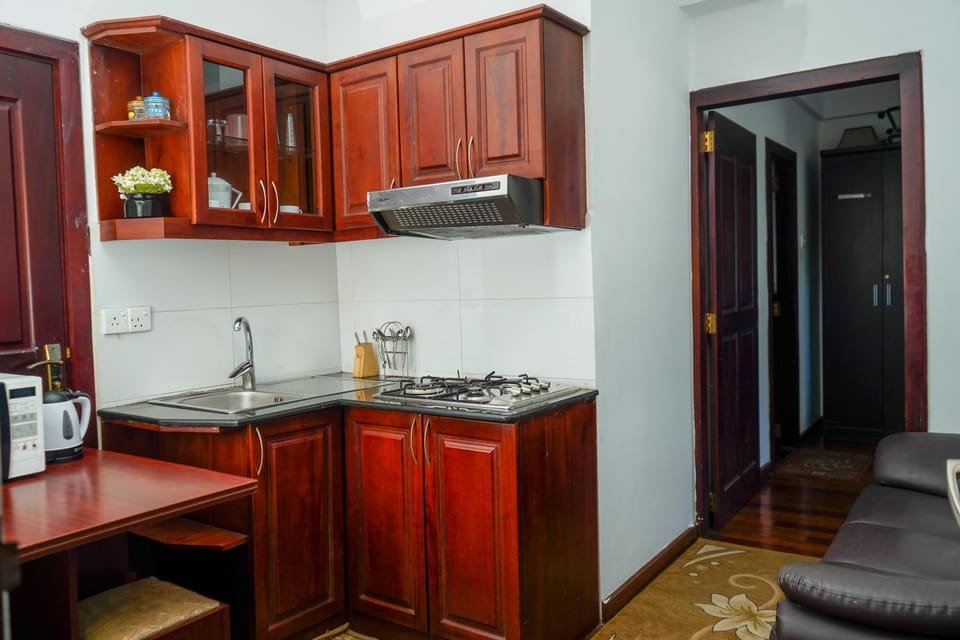 Kitchen or kitchenette, microwave, stove
