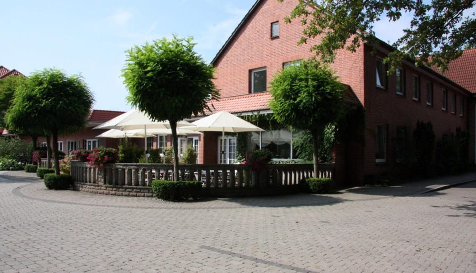 Property building, Restaurant/places to eat, Garden