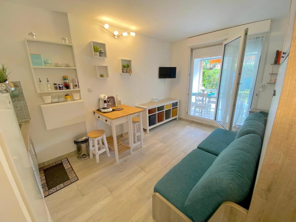 Studio avec piscine et jardin Apartment in Sanary-sur-Mer