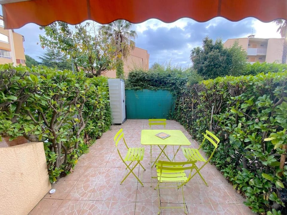 Studio avec piscine et jardin Apartment in Sanary-sur-Mer