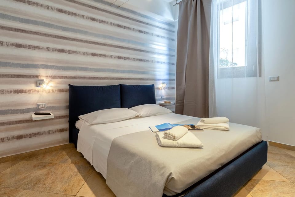 Bed, towels