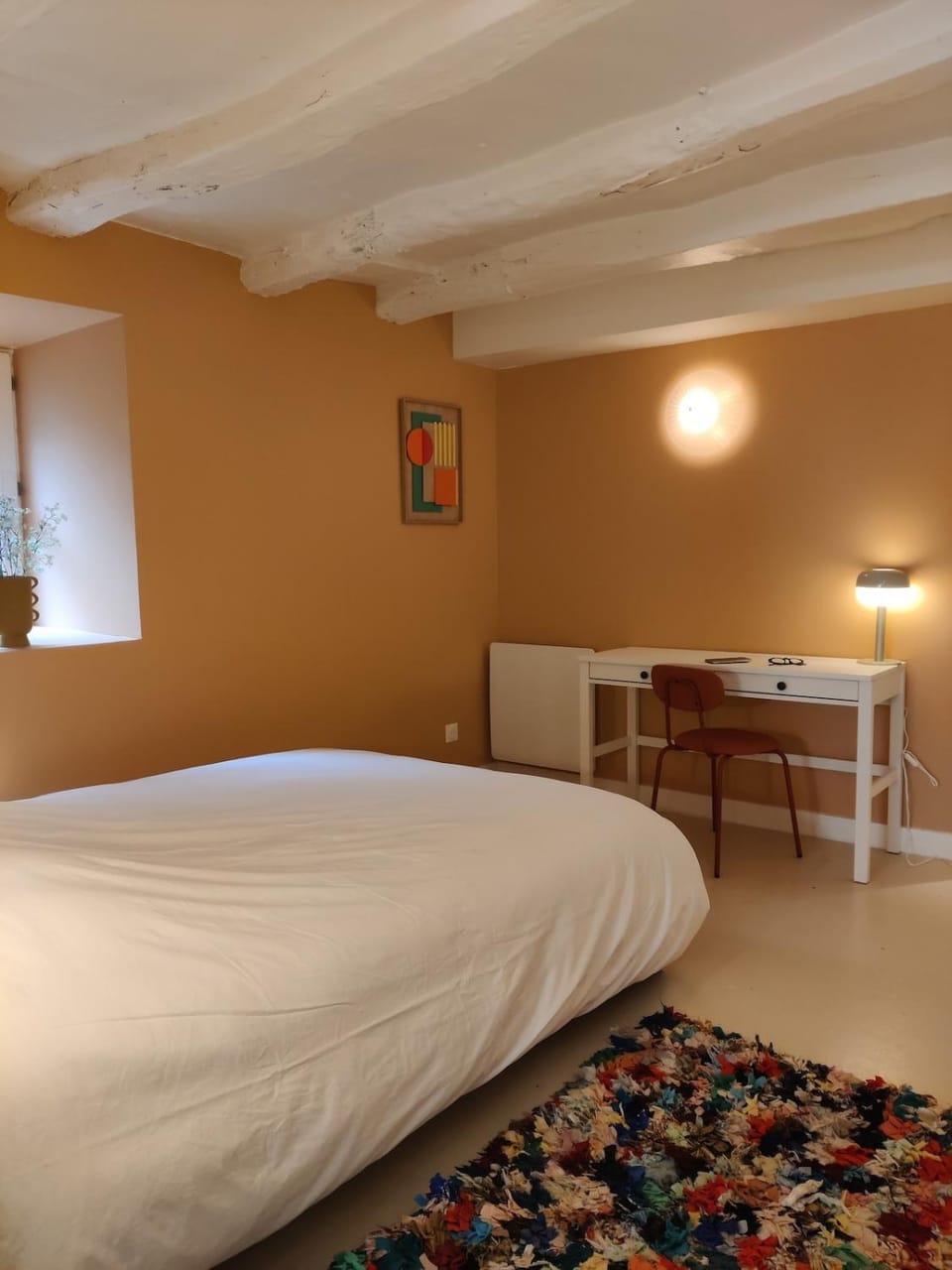 Photo of the whole room, Bedroom