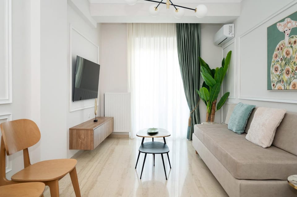 TV and multimedia, Living room, Seating area, Evening entertainment