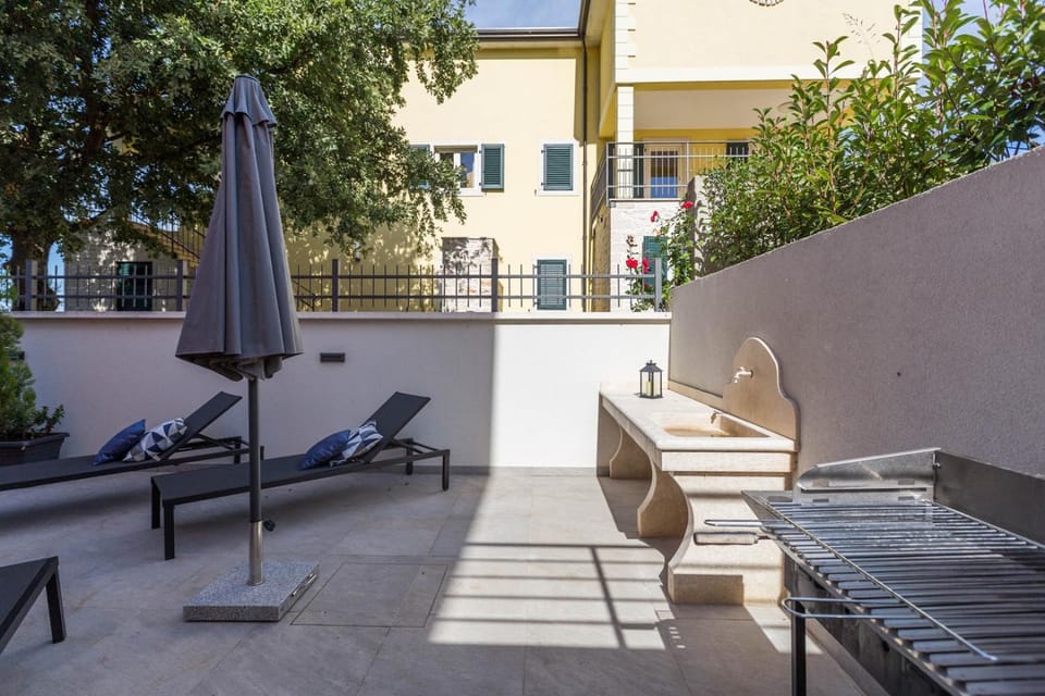 Day, Balcony/Terrace, sunbed