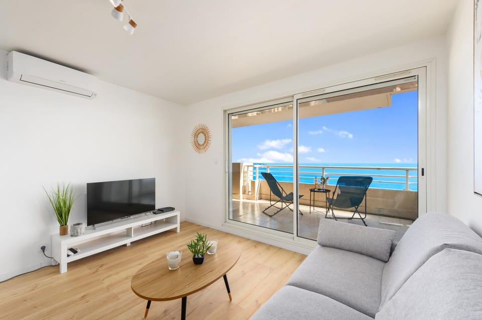 TV and multimedia, View (from property/room), Balcony/Terrace, Living room, Sea view