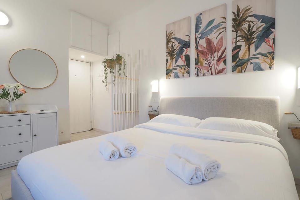 Bed, Photo of the whole room