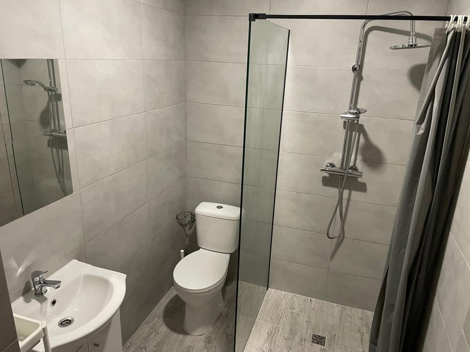 Shower, Toilet, Bathroom