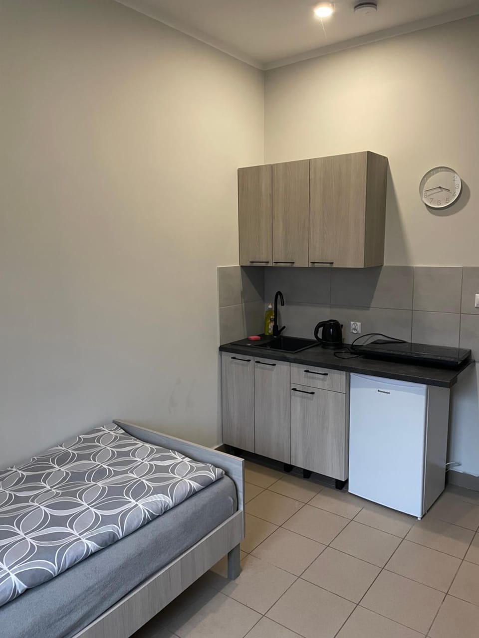 Bed, Kitchen or kitchenette, Photo of the whole room, Bedroom, stove